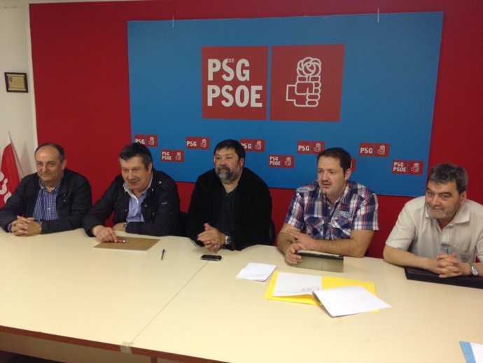 Rueda de prensa de Francisco Caamaño (PSdeG-PSOE), en el centro de la imagen