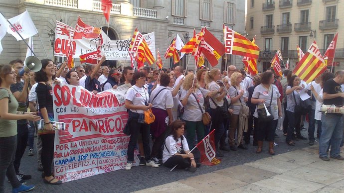 Concentración de los trabajdores de Panrico en plaza St.Jaume