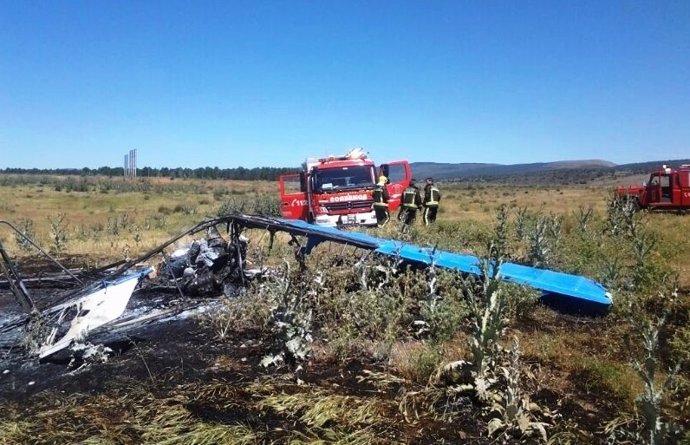 Estado en el que ha quedado la avioneta accidentada en Soria