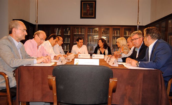 Juanma Moreno en la reunión de alcaldes de las ocho capitales Andalucía PP