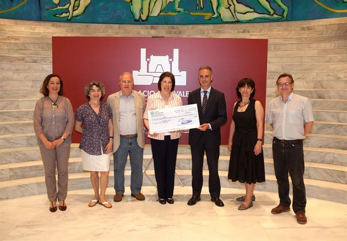 Entrega del cheque del Palacio de Festivales a Amica
