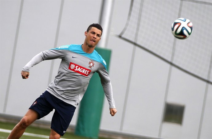 Cristiano Ronaldo treina normalmente