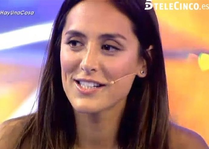 Tamara Falcó: "Siempre llevo agua bendita en el bolso por lo que pueda pasar"