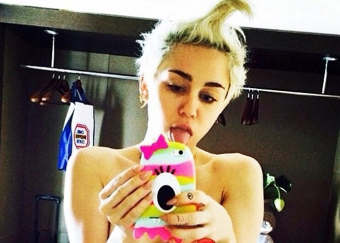 Miley Cyrus incendia Instagram con un provocativo selfie