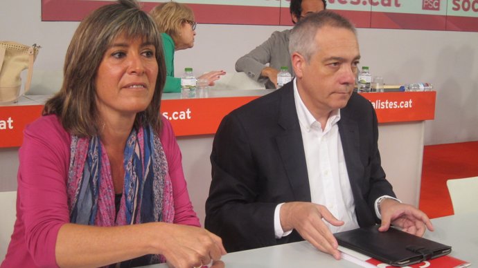 La alcaldesa de L'Hospitalet, Núria Marín, y Pere Navarro (PSC)