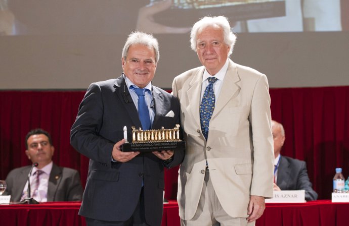 Alfonso Rus con el premio junto a Emmanuele Francesco Maria Emanuele