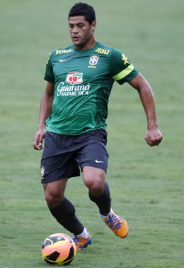 El delantero de la selección brasileña de fútbol Hulk durante un entrenamiento e