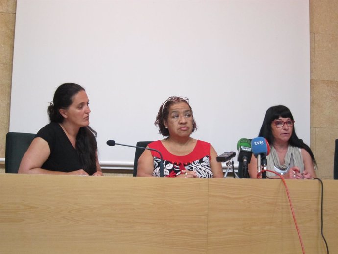 Belén Valera, Marta Elena Villa y Charo González durante la rueda de prensa