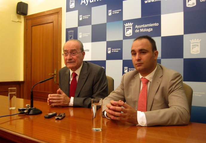 El alcalde de Málaga, Francisco de la Torre, y el portavoz del PP, Mario Cortés