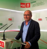 PSOE-A garantiza a todos los aspirantes "mismo tratamiento y ayuda", como ya ha trasladado a Sánchez y Tapias