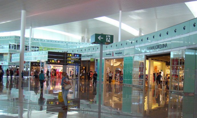 Zona comercial de la T1 del Aeropuerto de El Prat