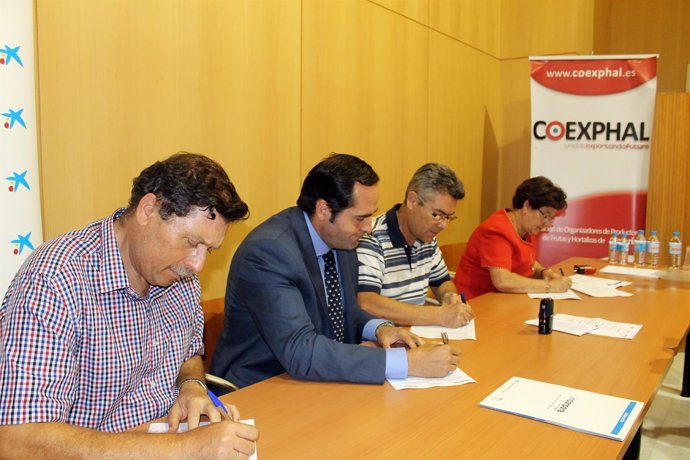 Firma convenio entre Coexphal y Obra Social 'la Caixa'