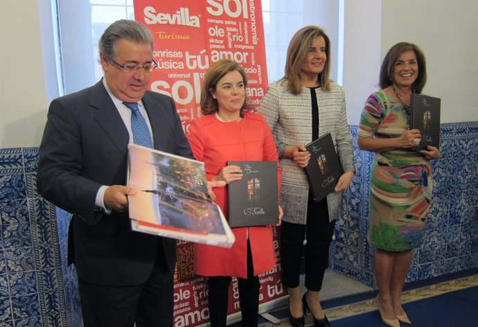 Zoido, Sáenz de Santamaría, Báñez y Botella, en la presentación del libro