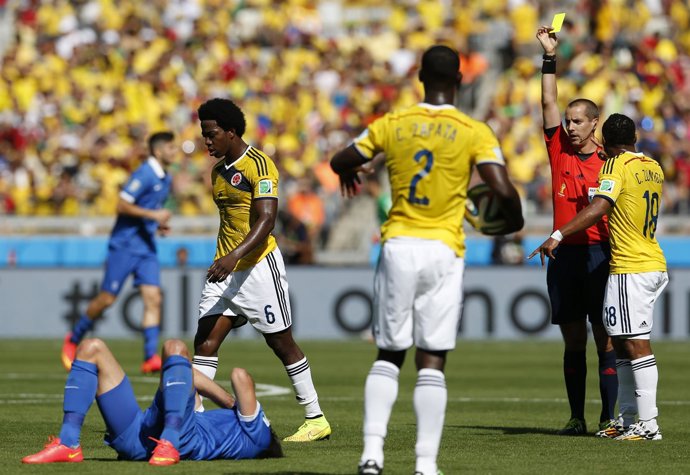 Colombia Carlos Sánchez Grecia árbitro Mark Geiger