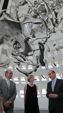 El consejero Fernández de Alarcón con el Splash en la Torre del Agua