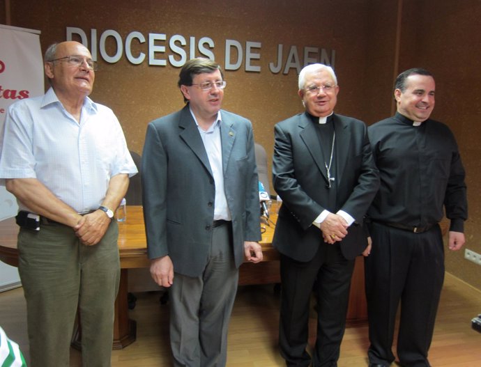 López Sidro, Raya, Del Hoyo y Garrido presentan el balance de Cáritas 2013.