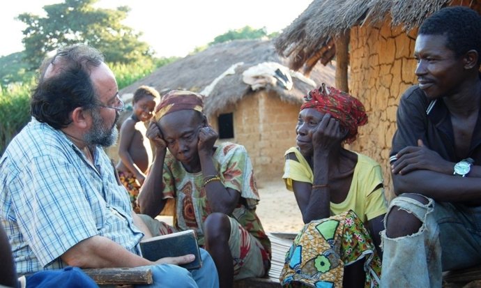 Juan José Aguirre con la gente de Bangassou