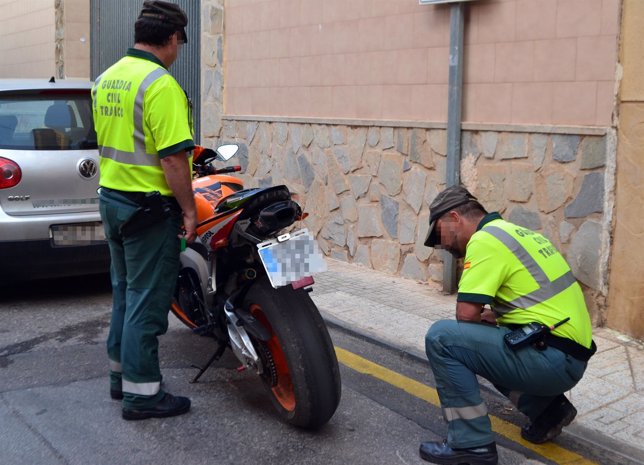 La Guardia Civil detiene al conductor de una motocicleta 