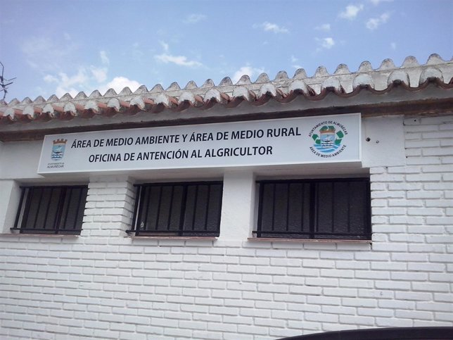 Letrero con faltas en la Oficina del Agricultor en Almuñécar