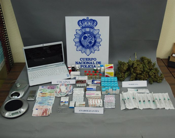 Dinero y esteroides intervenidos por la Policía en La Nucia