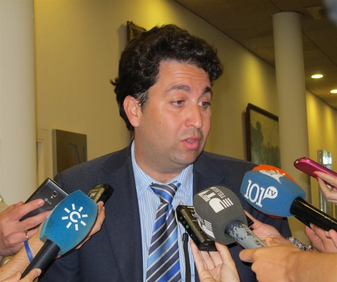 El alcalde de Benamocarra, Abdeslam Lucena, en declaraciones a los periodistas