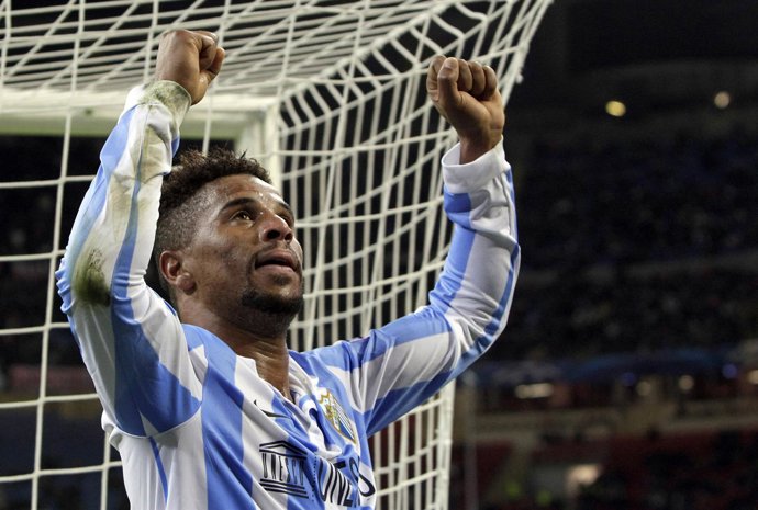 Eliseu celebra un gol con el Málaga
