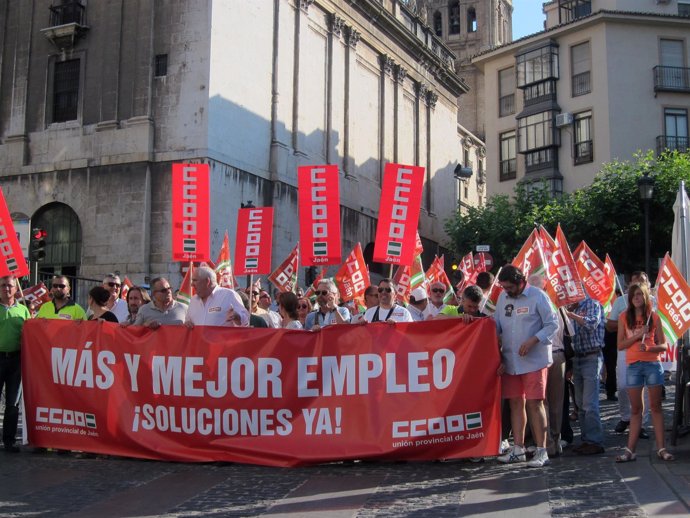 Carbonero, en el centro de la pancarta, en la cabeza de la manifestación.