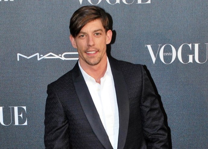 Adrian Lastra en os premios Vogue Who's On Nex 