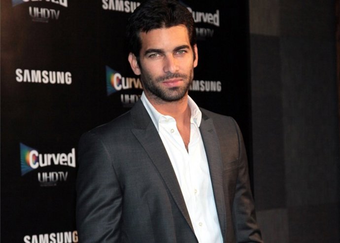 Una joven morenay una nilña de pocos meses ruben cortada