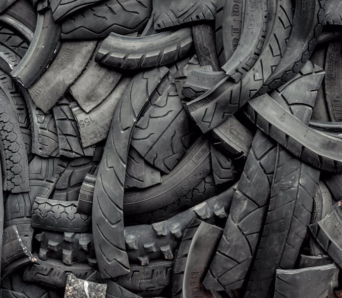 Neumáticos fuera de uso, en imagen de archivo.