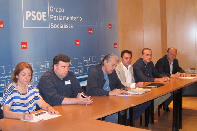 Alcaldes socialistas y trabajadores de la base de Morón, en Madrid