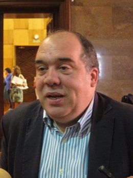 El consejero municipal de Acción Social y Deportes, Roberto Fernández