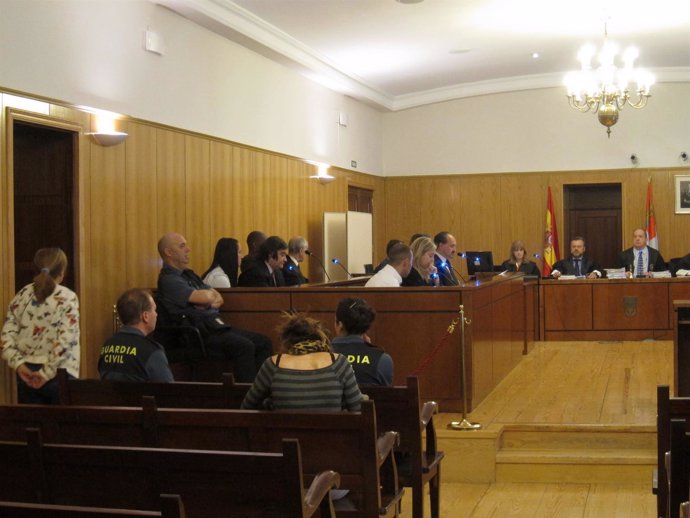 El banquillo de los acusados durante la primera sesión del juicio.