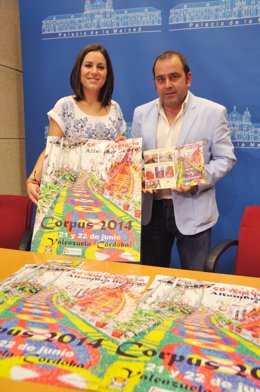Soriano y Pedregosa con el cartel de la festividad