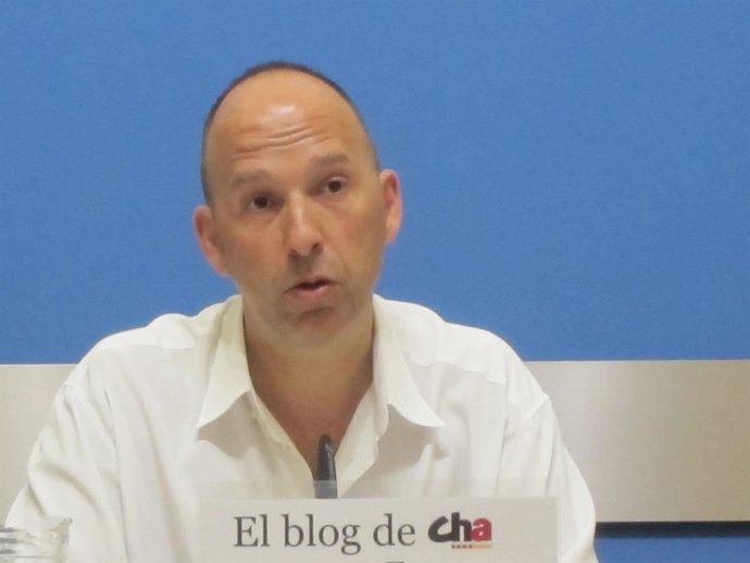 El concejal del grupo municipal de CHA, Carmelo Asensio