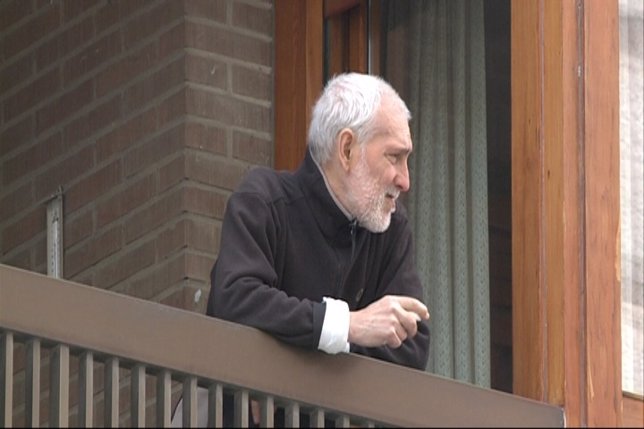 El etarra Josu Uribetxeberria Bolinaga en el balcón de su casa ETA