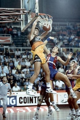 Carlos Montes, en su época como jugador del Estudiantes