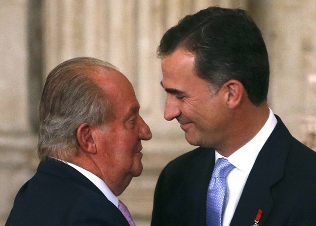 Spain's King Juan Carlos and his son Crown Prince Felipe 