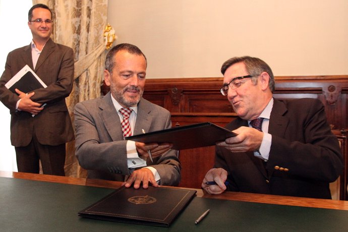 Agustín Hernández y Ángel Currás, en un acto. Foto de archivo Xunta