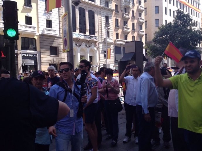 Monárquicos y republicanos en la Gran Vía