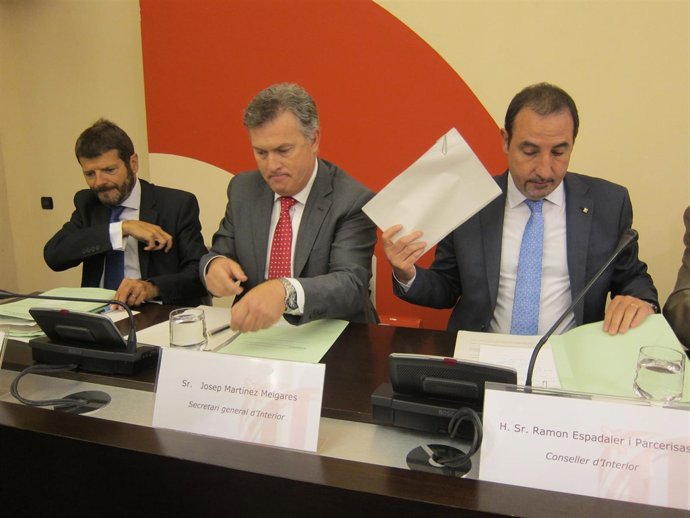 Conseller R.Espadaler, secr.Gral.De Interior J.Martínez, dtor.De Mossos A.Batlle