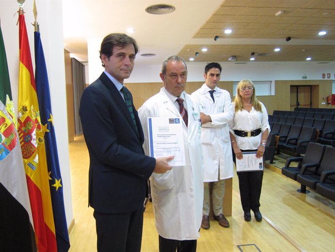 Servicio de Farmacia del Infanta Cristina de Badajoz recibe la Q de Calidad