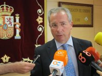 De Torre insiste en que el incendio de El Retín "no es consecuencia de ningún tipo de maniobra militar"