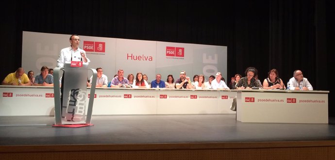 El secretario general del PSOE de Huelva, Ignacio Caraballo, en Trigueros. 