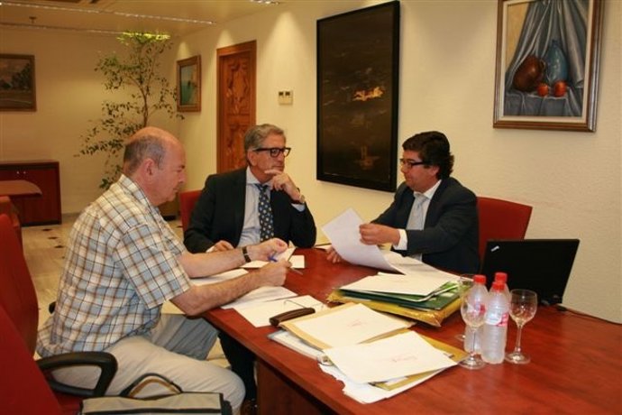 Reunión del jurado de las becas de la Fundación Viana