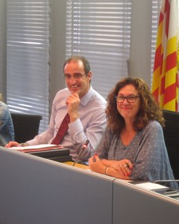 El t. Alcalde Antoni Vives (CiU) y la concejal del PSC Montserrat Sánchez