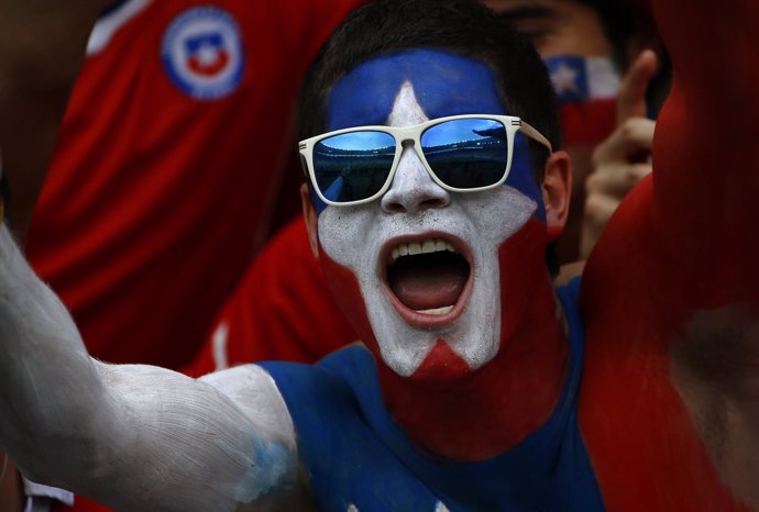 A Chile's fan waits for the start of the 2014 World Cup Group B soccer match bet