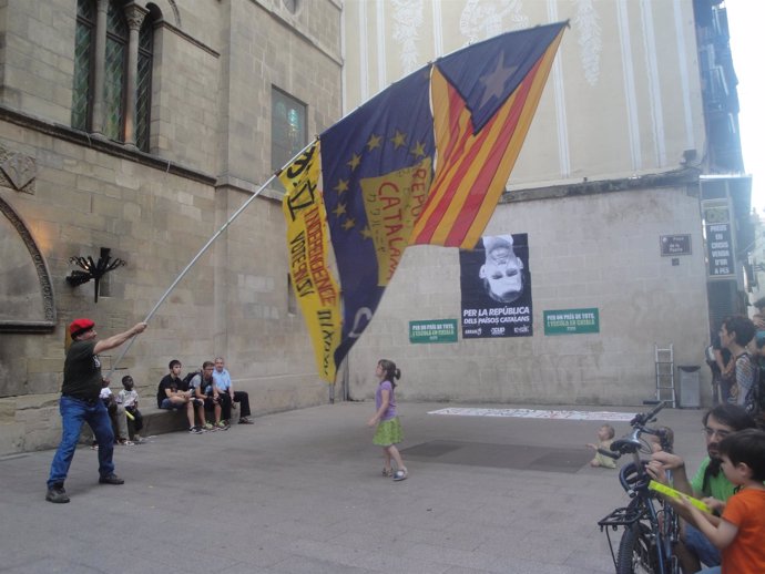 Concentración republicana en Lleida el día de la proclamación de Felipe VI