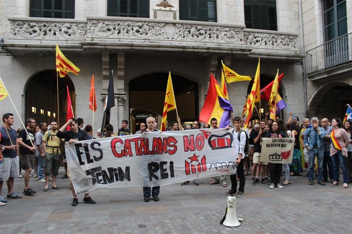 Protesta contra la Monarquía y la proclamación de Felipe VI