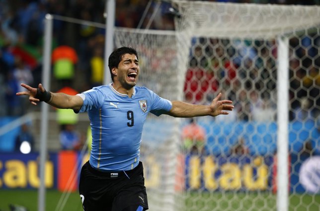 Suárez resucita a Uruguay